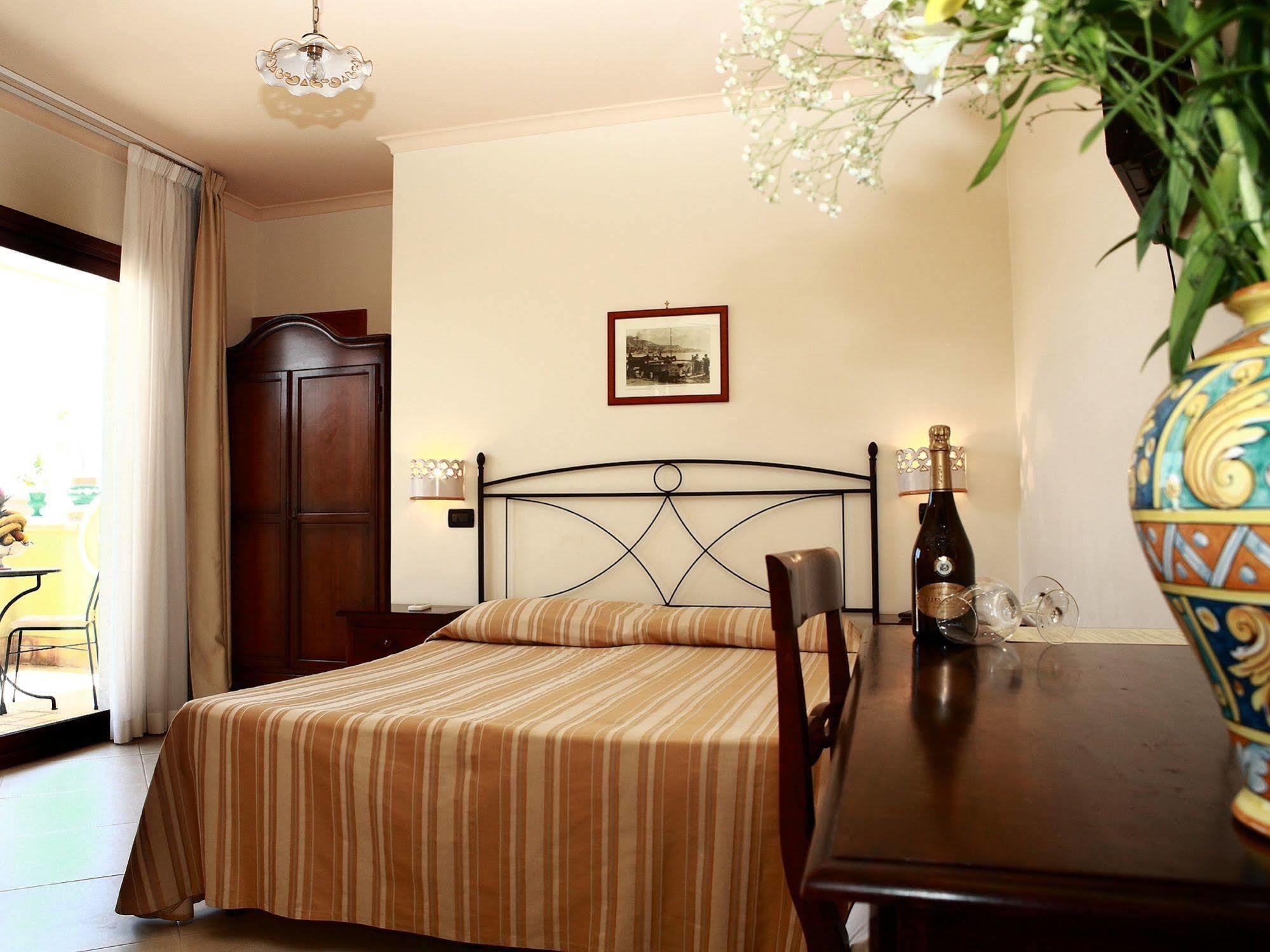 Villa Cristina Giardini-Naxos Kültér fotó